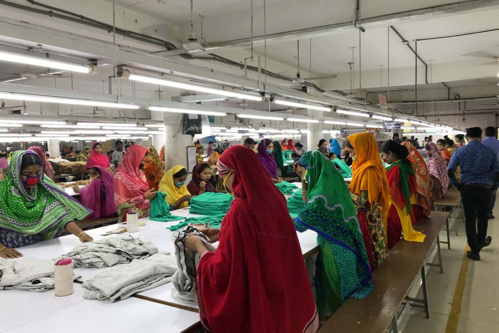 Esta iniciativa é um verdadeiro hub social que também mobiliza fabricantes locais e ONGs no Vietnam, Bangladesh e Camboja